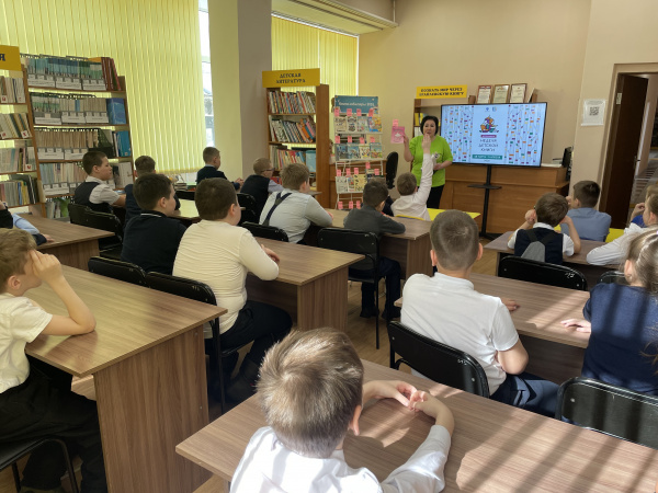 В спецбиблиотеке состоялось путешествие в страну книг-юбиляров