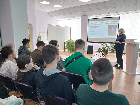 В спецбиблиотеке прошла профориентационная встреча в рамках «Абилимпикс» 2026 года